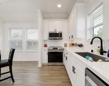 7610 Avenue G - Photo Thumbnail 14