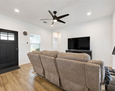 7610 Avenue G - Photo Thumbnail 8