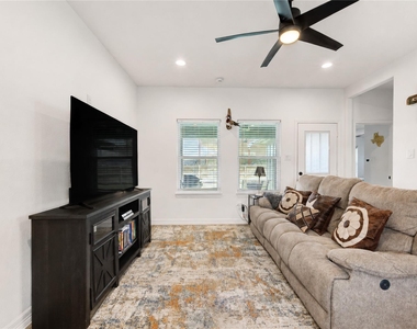 7610 Avenue G - Photo Thumbnail 6