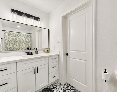 7610 Avenue G - Photo Thumbnail 24