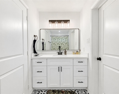 7610 Avenue G - Photo Thumbnail 25