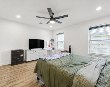7610 Avenue G - Photo Thumbnail 21