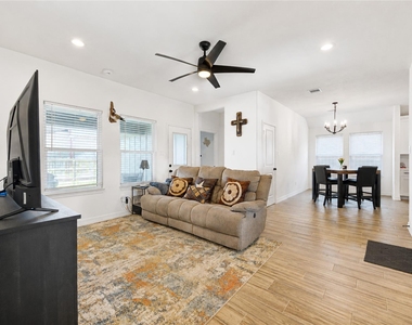 7610 Avenue G - Photo Thumbnail 5
