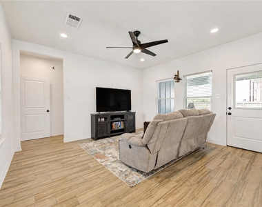 7610 Avenue G - Photo Thumbnail 9