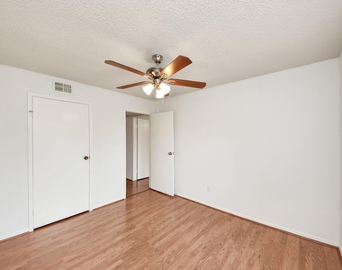 2120 El Paseo Street - Photo Thumbnail 15