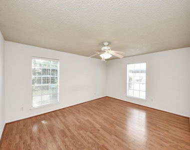 2120 El Paseo Street - Photo Thumbnail 14