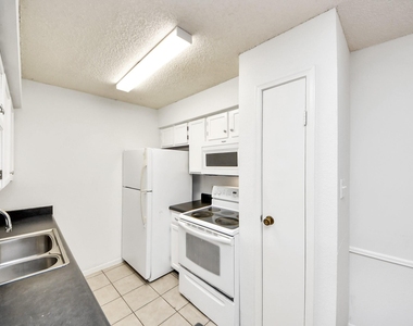 2120 El Paseo Street - Photo Thumbnail 6