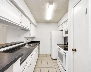 2120 El Paseo Street - Photo Thumbnail 7