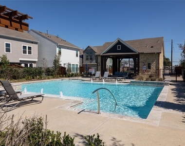 10920 Keaton Landing Drive - Photo Thumbnail 12