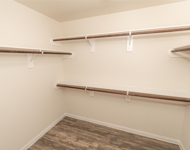 9602 Franconia Drive - Photo Thumbnail 7