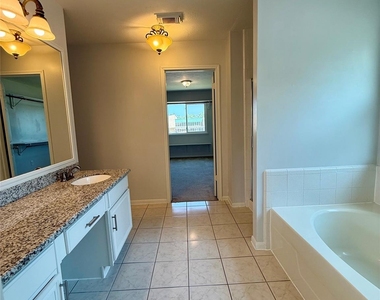 6931 Echo Pines Drive - Photo Thumbnail 17