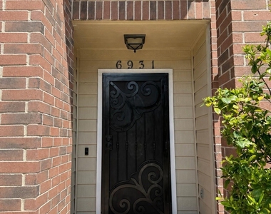 6931 Echo Pines Drive - Photo Thumbnail 1
