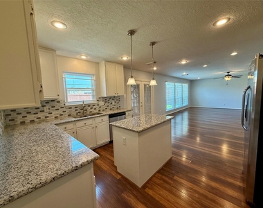 6931 Echo Pines Drive - Photo Thumbnail 7