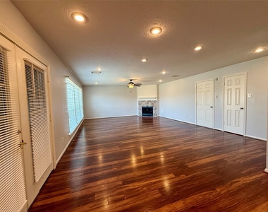 6931 Echo Pines Drive - Photo Thumbnail 8