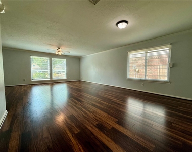 6931 Echo Pines Drive - Photo Thumbnail 4