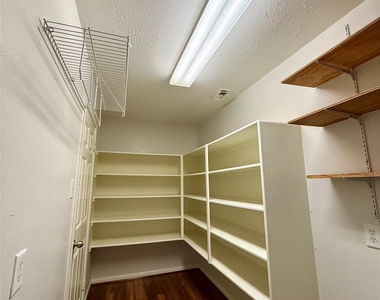 6931 Echo Pines Drive - Photo Thumbnail 10