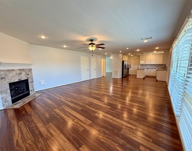6931 Echo Pines Drive - Photo Thumbnail 5