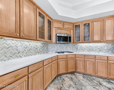 975 Wildwood Drive - Photo Thumbnail 10