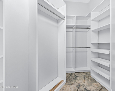 975 Wildwood Drive - Photo Thumbnail 23