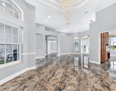 975 Wildwood Drive - Photo Thumbnail 7