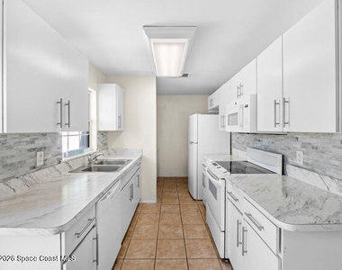121 Franklyn Ave Avenue - Photo Thumbnail 5