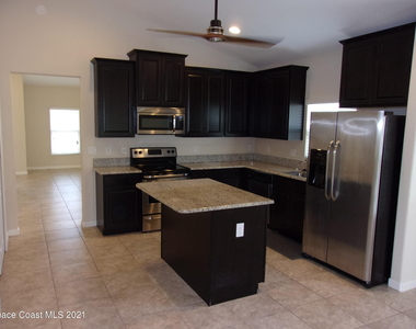 3935 Harvest Circle - Photo Thumbnail 12