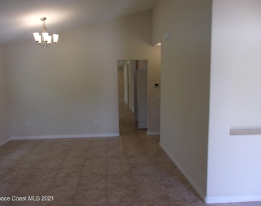 3935 Harvest Circle - Photo Thumbnail 4