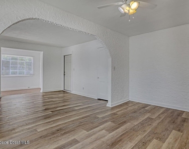 658 Young Street - Photo Thumbnail 11