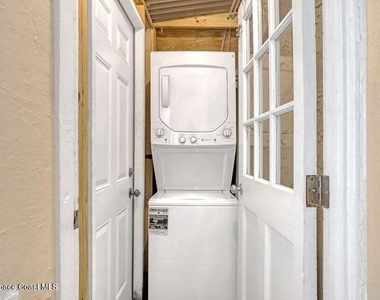 658 Young Street - Photo Thumbnail 14