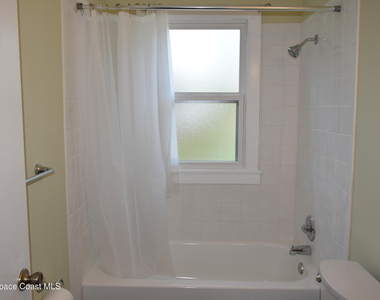 658 Young Street - Photo Thumbnail 12