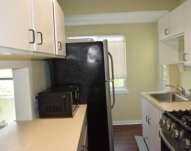 658 Young Street - Photo Thumbnail 7