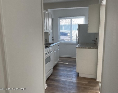 658 Young Street - Photo Thumbnail 2