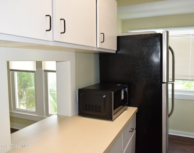 658 Young Street - Photo Thumbnail 8