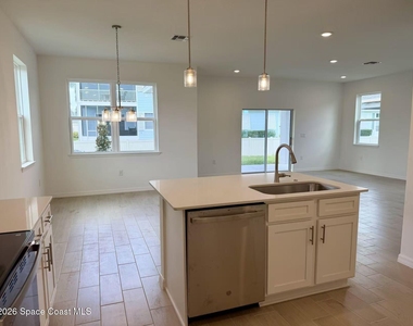 856 Castleford Avenue Ne - Photo Thumbnail 6