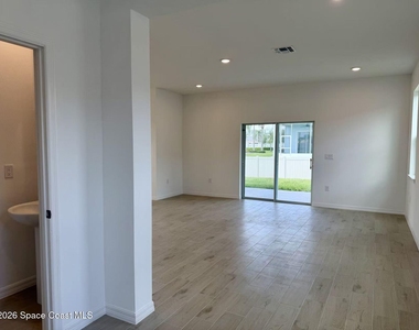 856 Castleford Avenue Ne - Photo Thumbnail 1