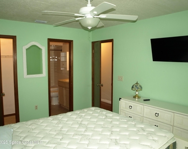 9015 Manchester Lane - Photo Thumbnail 13
