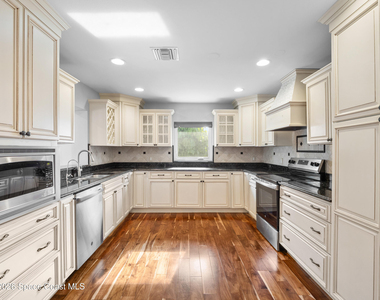 211 Wayne Avenue - Photo Thumbnail 6