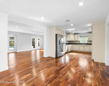 211 Wayne Avenue - Photo Thumbnail 4