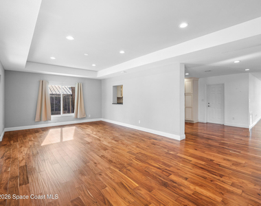 211 Wayne Avenue - Photo Thumbnail 8