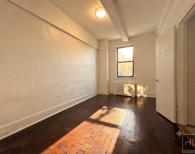 West 73rd Street - Photo Thumbnail 4