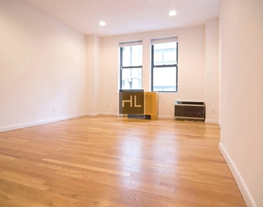 West 58th Street - Photo Thumbnail 1