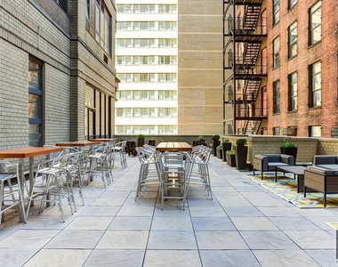 West 48th Street - Photo Thumbnail 4