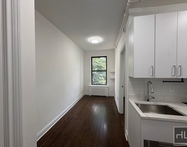 West 11 Street - Photo Thumbnail 5