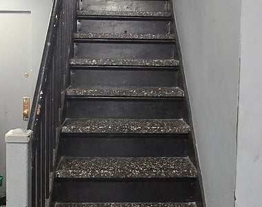 East 61 Street - Photo Thumbnail 3