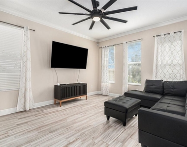 10715 Marsha Drive - Photo Thumbnail 5