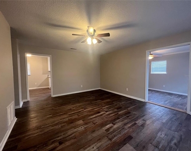 610 Patlin Avenue - Photo Thumbnail 2