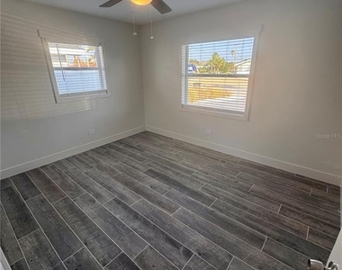 2215 W Vina Del Mar Boulevard - Photo Thumbnail 8