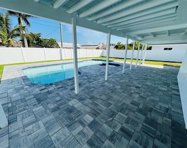 2215 W Vina Del Mar Boulevard - Photo Thumbnail 3