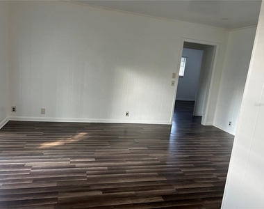110 Broward Drive - Photo Thumbnail 2