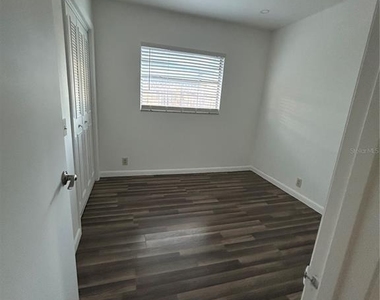 110 Broward Drive - Photo Thumbnail 6